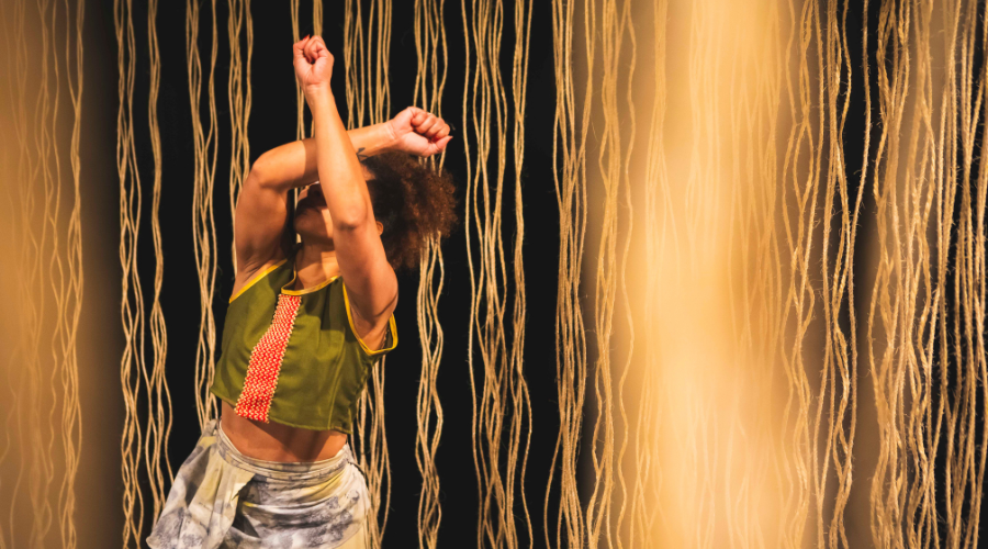 Núcleo Pèrègun lança livro com histórias de artistas da dança que são de terreiros de candomblé